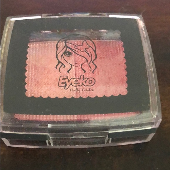 2 EYEKO CHEEKY COLOUR BLUSH DUO GLOW GETTER CORAL - Picture 3 of 8